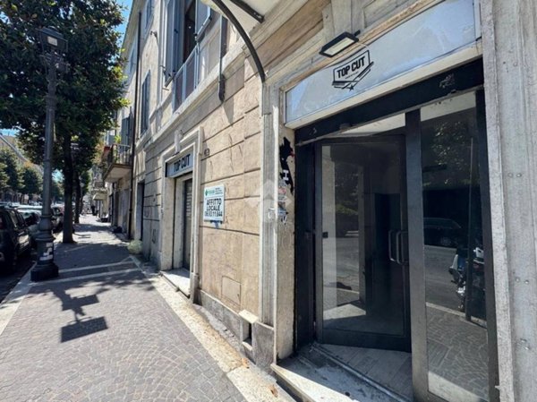 negozio in affitto ad Albano Laziale in zona Pavona