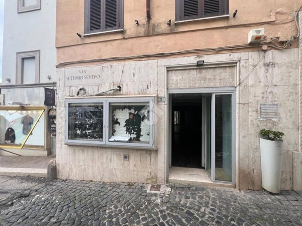 negozio in affitto ad Albano Laziale