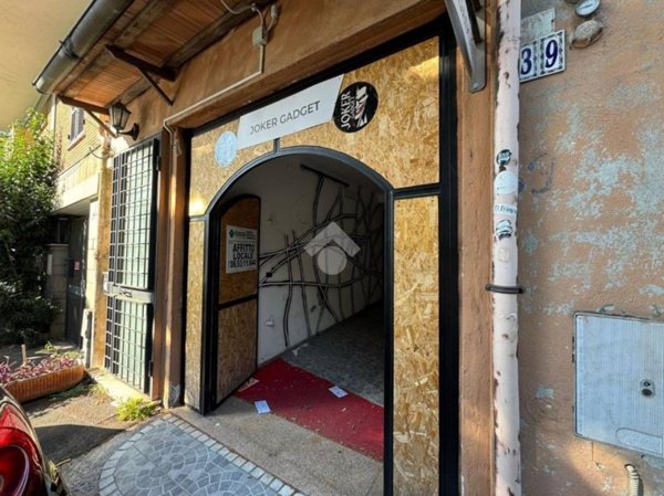 negozio in affitto ad Albano Laziale in zona Pavona
