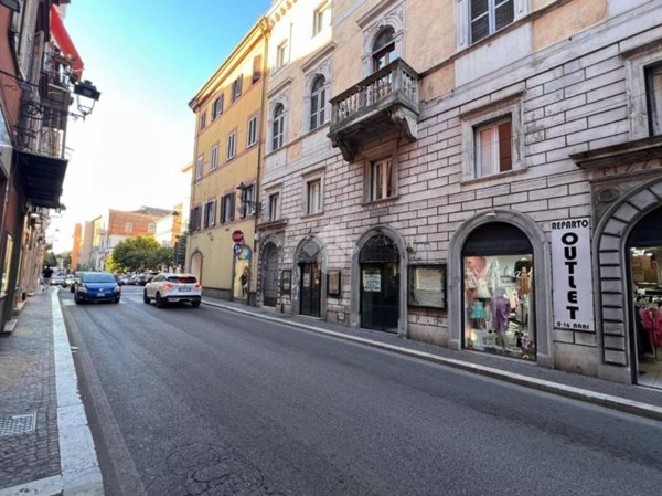 negozio in affitto ad Albano Laziale
