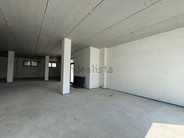 locale commerciale in affitto ad Albano Laziale in zona Cecchina