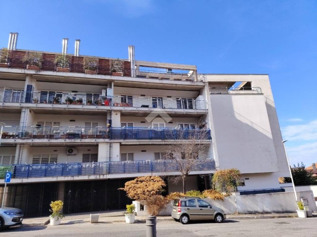 box auto in affitto ad Albano Laziale in zona Pavona