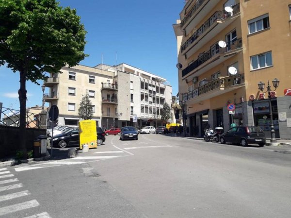 locale commerciale in affitto ad Albano Laziale