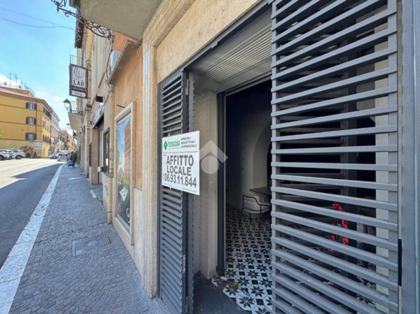 locale commerciale in affitto ad Albano Laziale