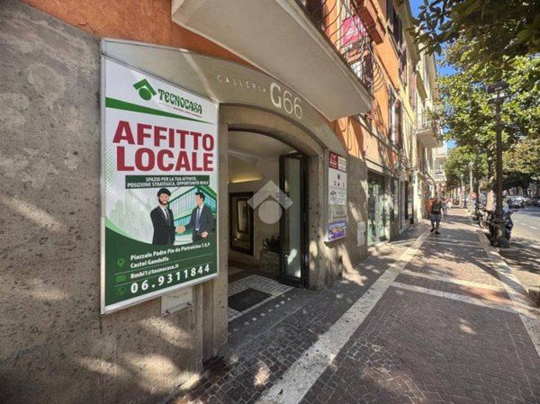 locale commerciale in affitto ad Albano Laziale