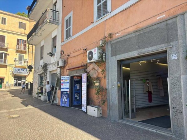 locale commerciale in affitto ad Albano Laziale