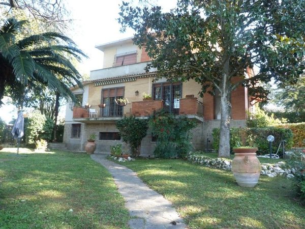 casa indipendente in affitto ad Anguillara Sabazia