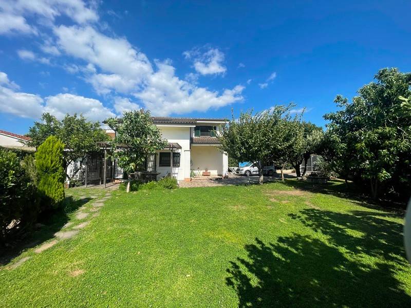 casa indipendente in affitto ad Anguillara Sabazia