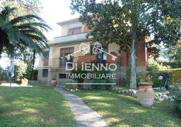 casa indipendente in affitto ad Anguillara Sabazia