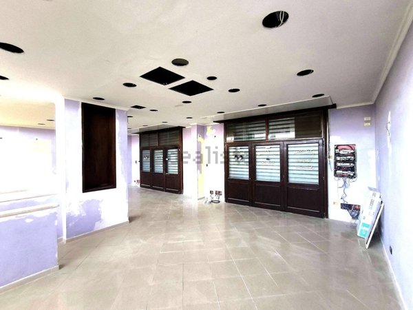 locale commerciale in affitto ad Anguillara Sabazia