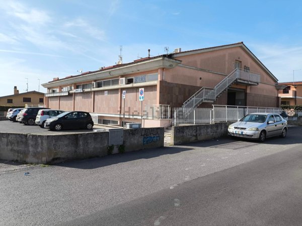 locale commerciale in affitto ad Anguillara Sabazia