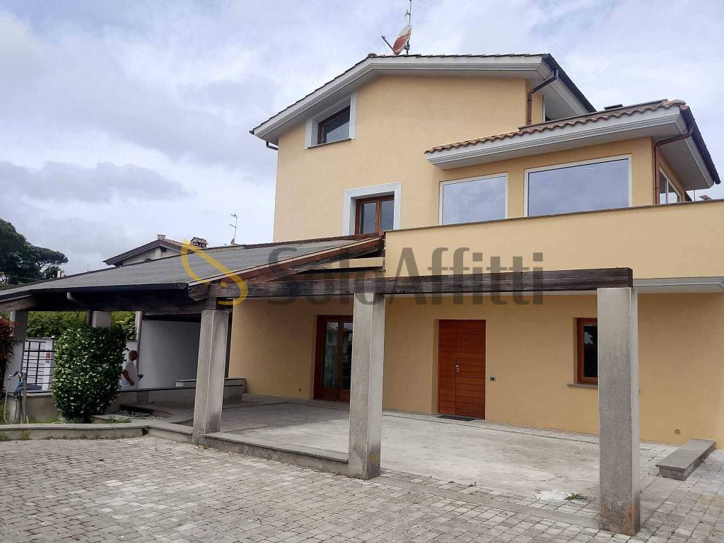 casa indipendente in affitto ad Anguillara Sabazia in zona Ponton dell'Elce