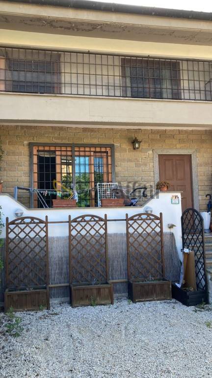casa indipendente in affitto ad Anguillara Sabazia