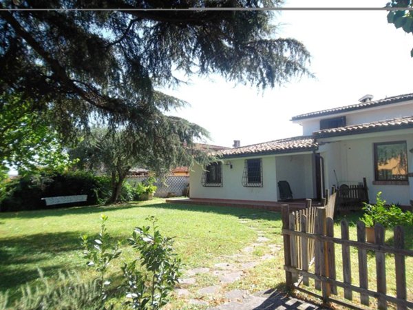 casa indipendente in affitto ad Anguillara Sabazia