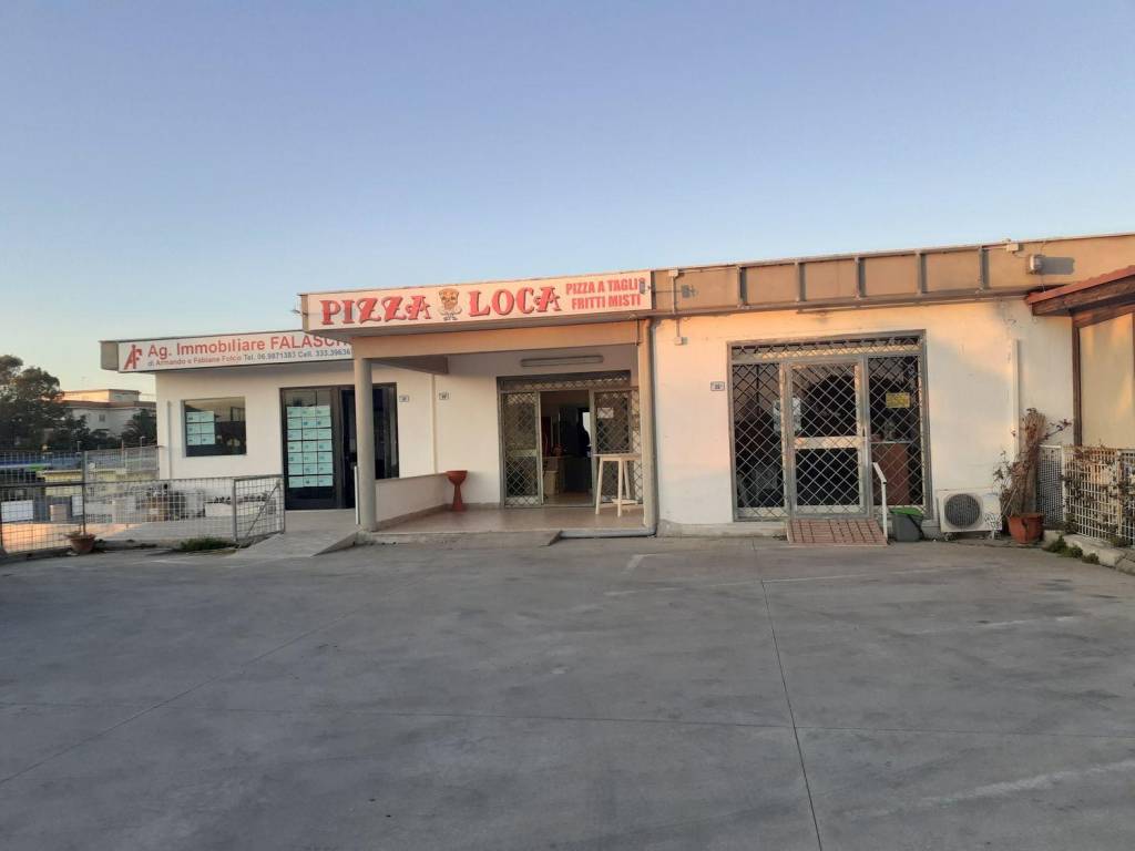 negozio in affitto ad Anzio in zona Cincinnato