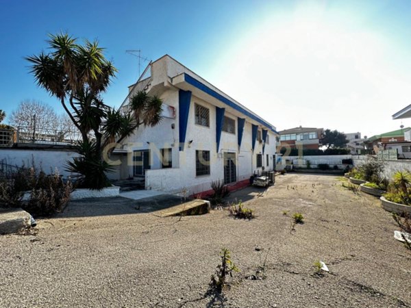 negozio in affitto ad Anzio in zona Mare