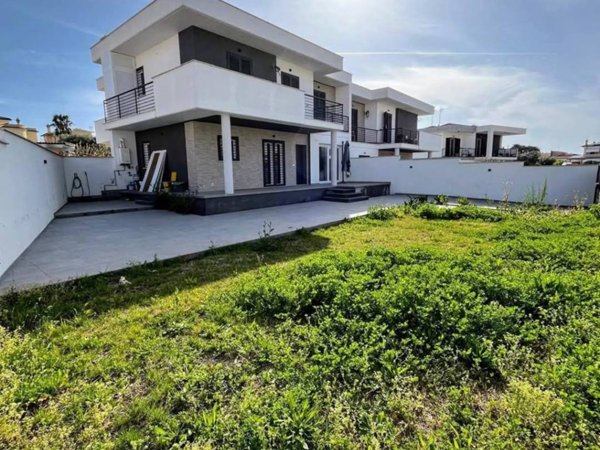 casa indipendente in affitto ad Anzio in zona Villa Claudia