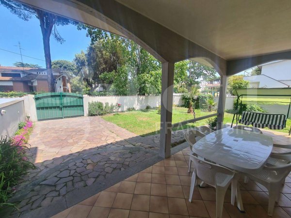 casa indipendente in affitto ad Anzio in zona Villa Claudia