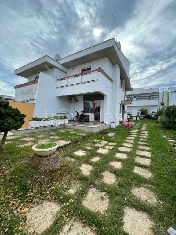 casa indipendente in affitto ad Anzio in zona Villa Claudia