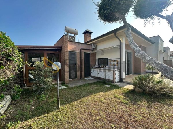 casa indipendente in affitto ad Anzio in zona Villa Claudia
