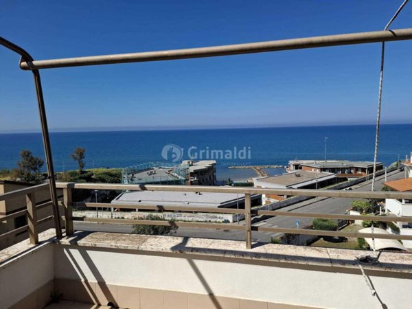 casa indipendente in affitto ad Anzio in zona Mare