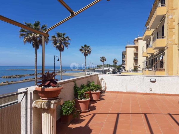 appartamento in affitto ad Anzio in zona Mare