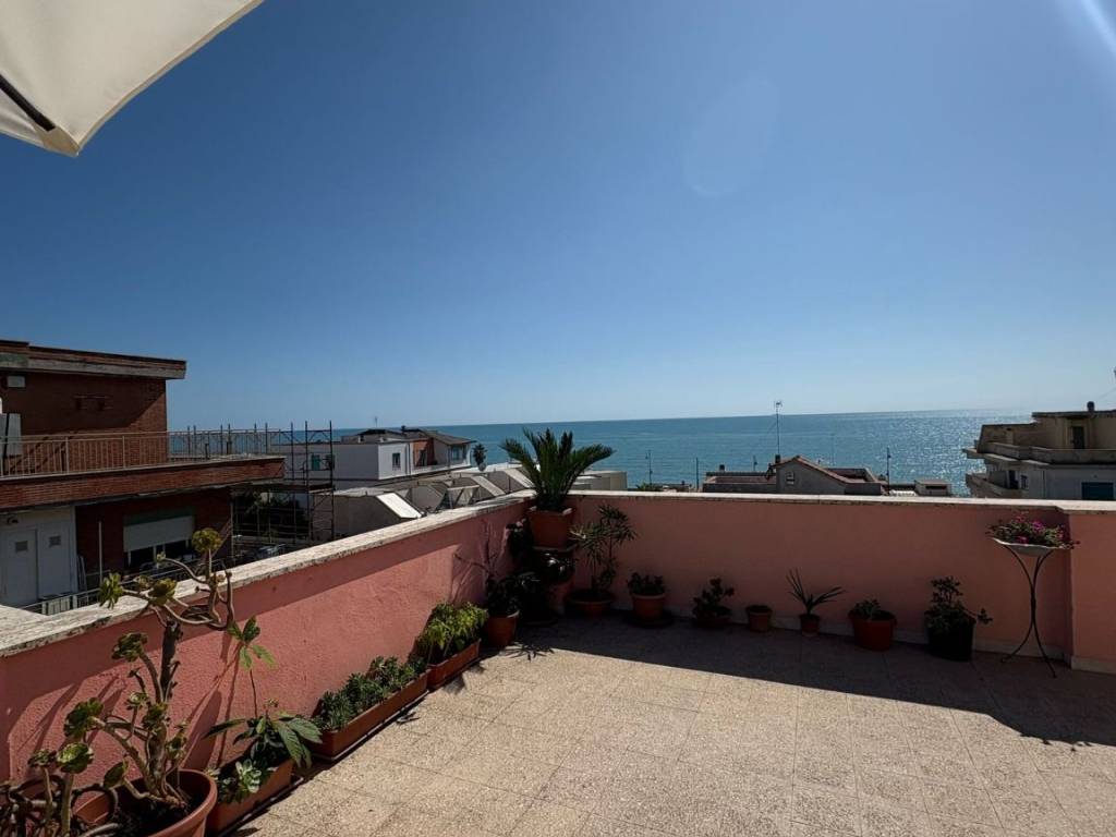 appartamento in affitto ad Anzio in zona Anzio Colonia