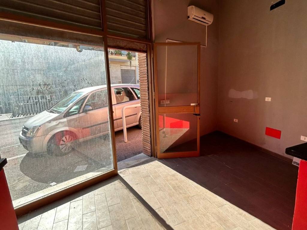 negozio in affitto ad Anzio