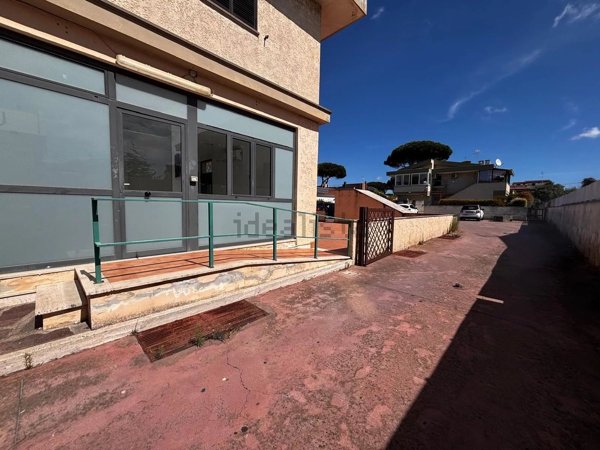 locale commerciale in affitto ad Anzio