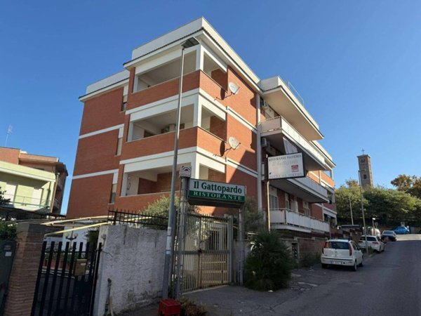negozio in affitto ad Anzio