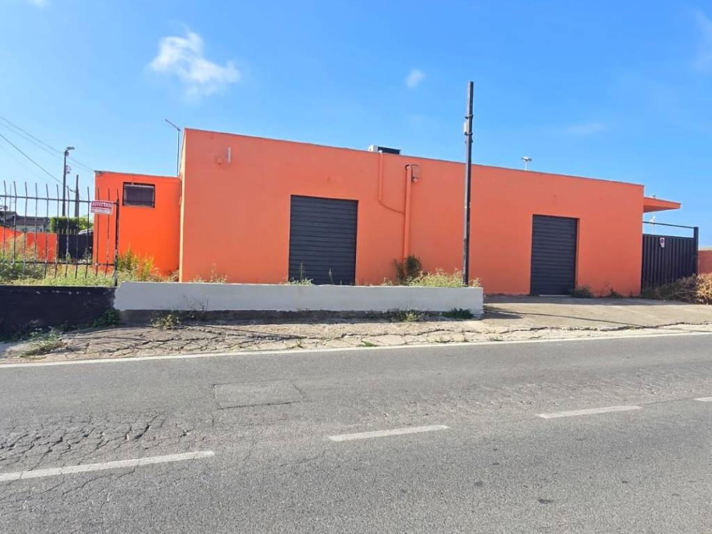 negozio in affitto ad Anzio in zona Stazione