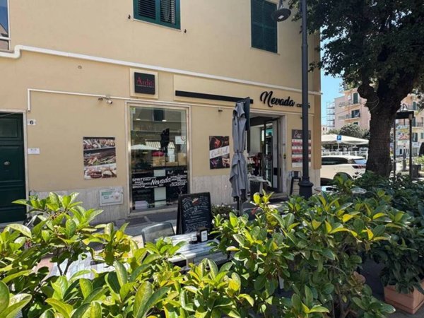 negozio in affitto ad Anzio
