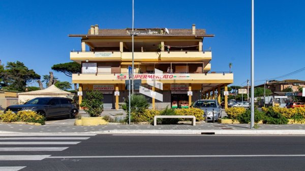 negozio in affitto ad Anzio in zona Mare