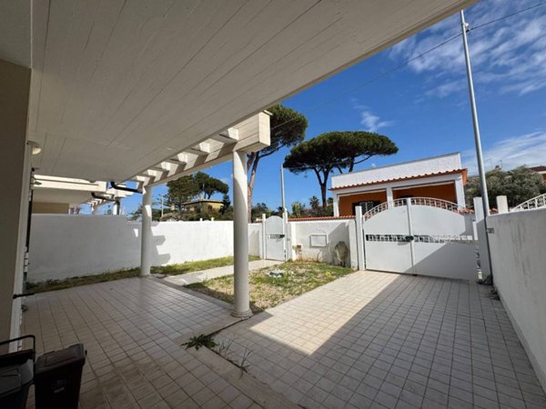 casa indipendente in affitto ad Anzio in zona Cincinnato