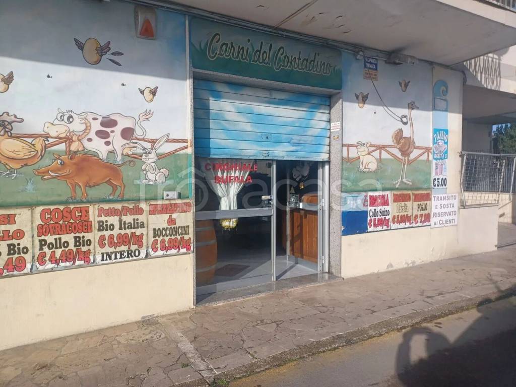 negozio in affitto ad Anzio in zona Stazione