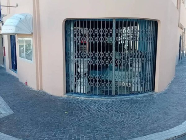 negozio in affitto ad Anzio