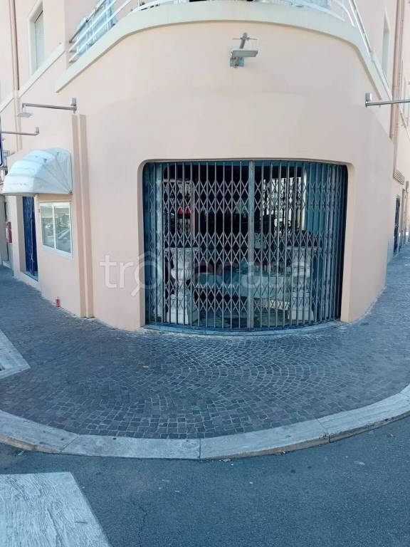 negozio in affitto ad Anzio