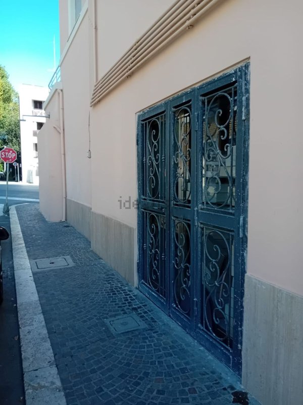 locale commerciale in affitto ad Anzio