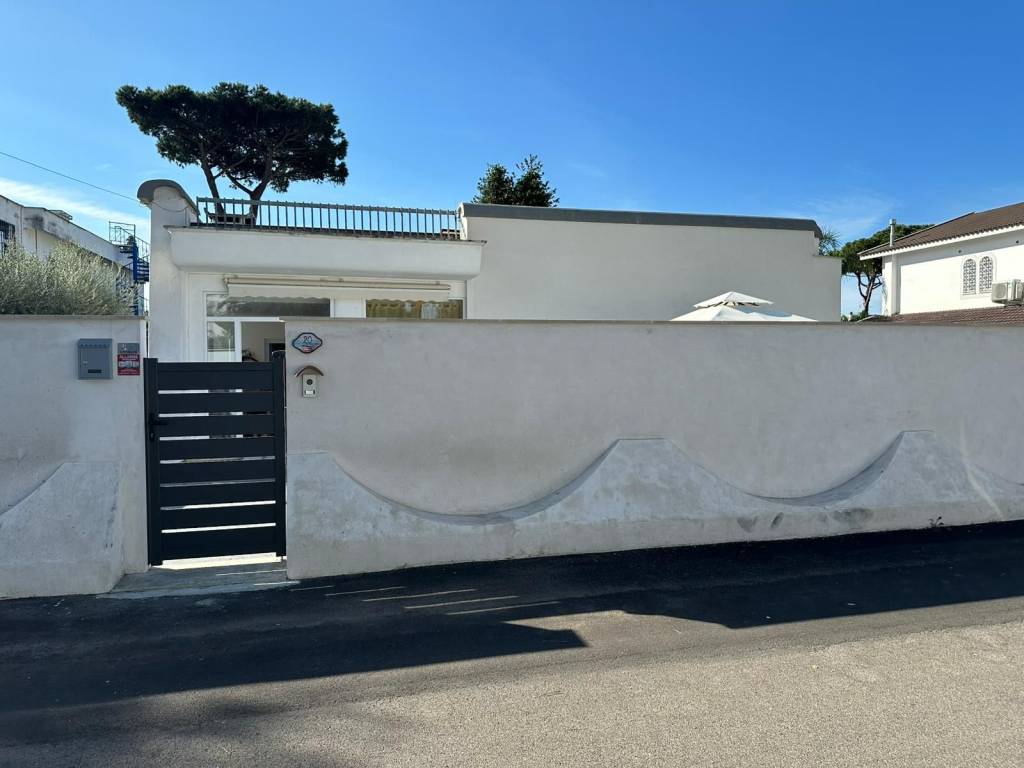 casa indipendente in affitto ad Anzio in zona Mare
