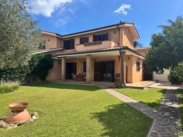 casa indipendente in affitto ad Anzio in zona Mare
