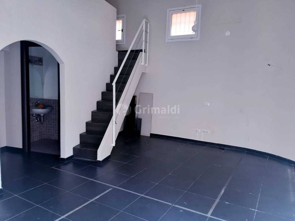 negozio in affitto ad Anzio
