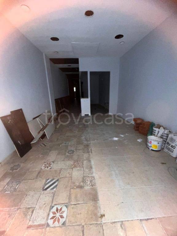 negozio in affitto ad Anzio