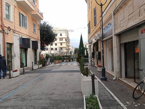 locale commerciale in affitto ad Anzio