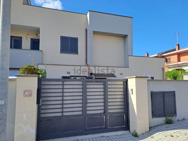 casa indipendente in affitto ad Anzio in zona Villa Claudia