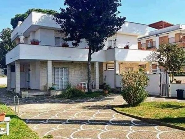 casa indipendente in affitto ad Anzio in zona Villa Claudia