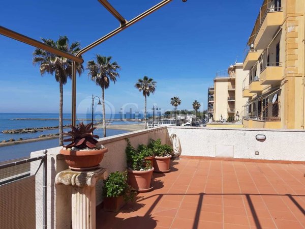 appartamento in affitto ad Anzio in zona Mare