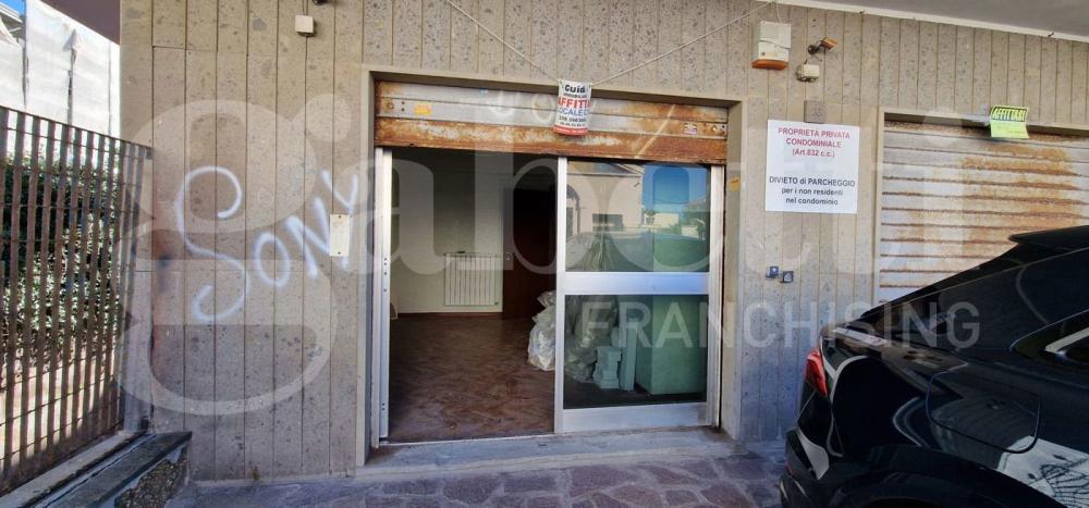negozio in affitto ad Anzio in zona Mare