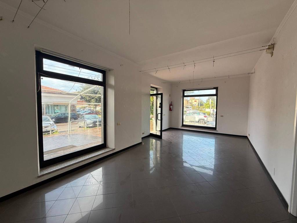 negozio in affitto ad Anzio in zona Mare