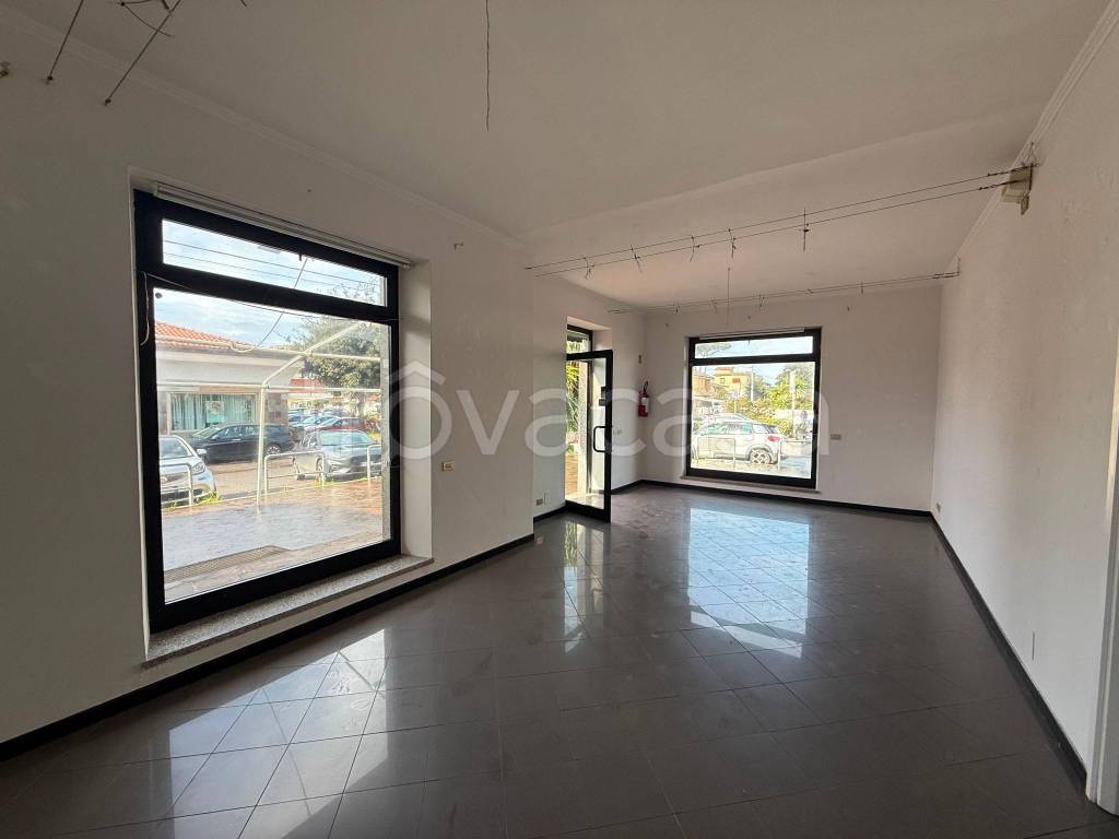 negozio in affitto ad Anzio in zona Mare