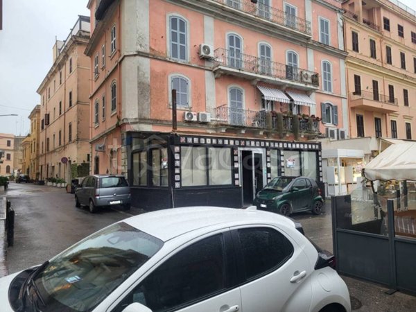 negozio in affitto ad Anzio in zona Mare